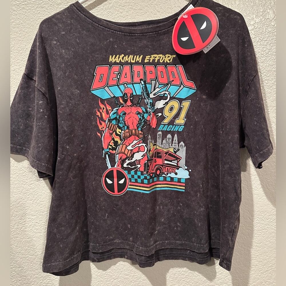 NWT Marvel Disney Deadpool 91 Racing Maximum Effort cropped Tee sz L XL